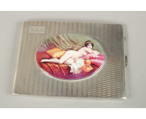 A SILVER ENGINE TURNED CIGARETTE CASE, Birmingham 1933, with glamour model oval plaque. 176grms.