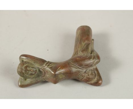 AN ART DECO DESIGN BRONZE GIRL WALKING STICK HANDLE.