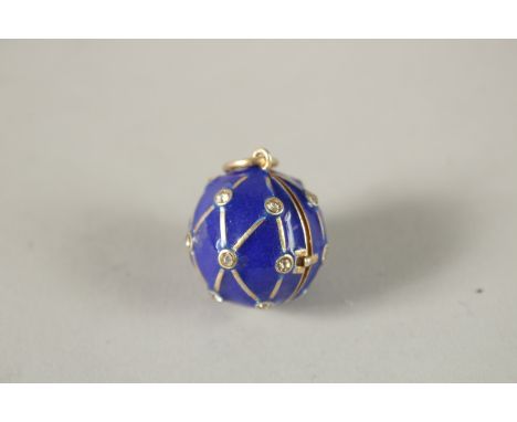 A SILVER AND BLUE ENAMEL BALL LOCKET. 2cms.