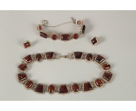 A SUITE OF SILVER AND AMBER JEWELLERY, NECKLACE, BANGLE AND EARRINGS.