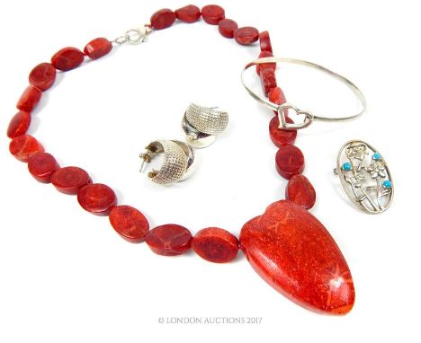 A large, (sponge) coral necklace composed of twenty-four, oval shaped beads and suspended in the centre by a large heart-shap