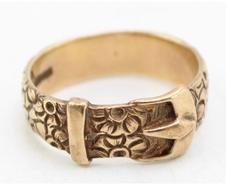 A vintage 9ct gold ring of belt form with foliate engraving, size R, 5.7g.