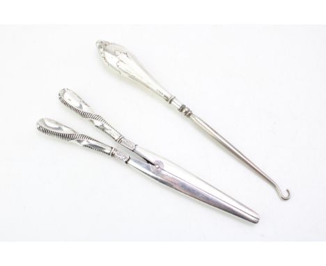 A pair of silver handled glove stretchers with a button hook, one Birmingham 1914, the other 1922 (3).