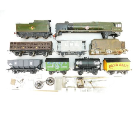 A collection of O Gauge model made items to include unfinished merchant navy class engine and tender, Kit made tankard and ro