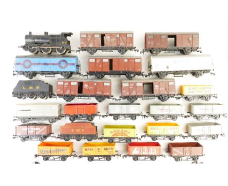 A collection of Lima Italy O Gauge engines and rolling stock to include LMS engine 4547 and assorted rolling stock (2 trays) 