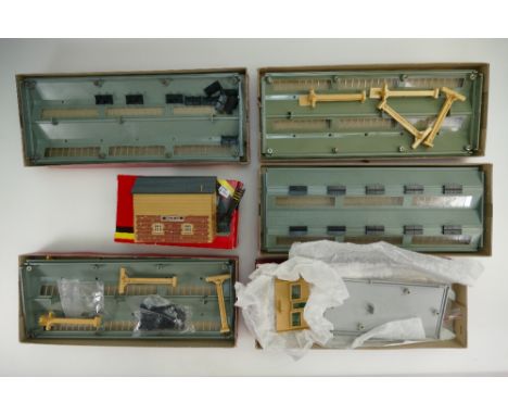A collection of Hornby Dublo boxed railway buildings to include engine shed 5005 x 2, Goods depot 5020, and engine shed exten