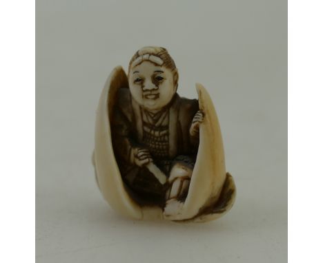 19th Century Chinese Ivory Netsuke, height 3cm