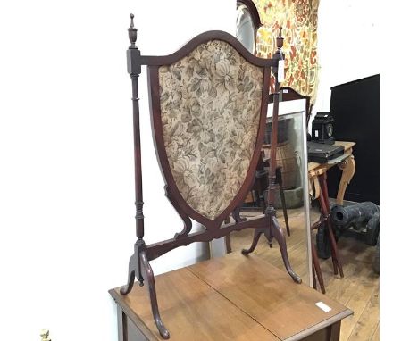 A Georgian style firescreen, with central shield shaped panel, with fabric between turned supports with downswept feet (87cm 