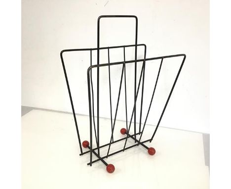 A vintage Atomic magazine stand, with wire frame, on four wooden ball feet (39cm x 24cm x 16cm)