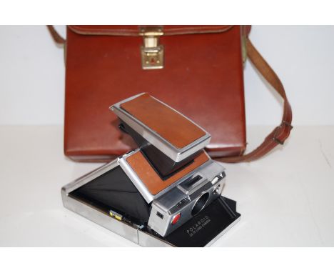 Vintage Polaroid camera, SX70 land camera 