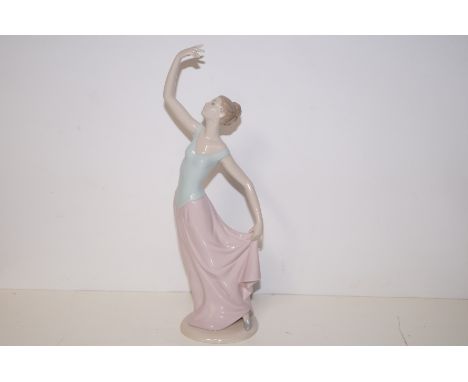 Nao figure of a dancing lady, height 35cm 