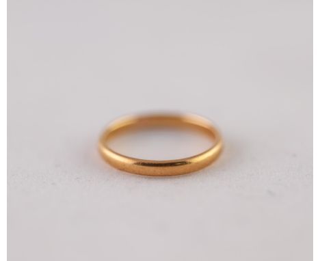 22ct GOLD BAND RING. Ring size K, 2.31g Good condition.