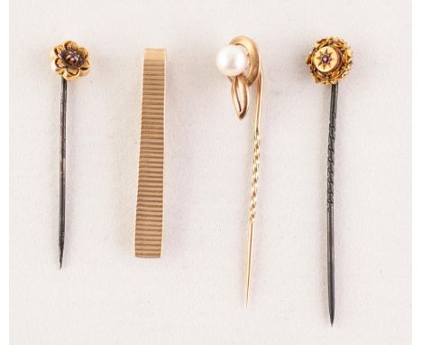 9ct GOLD TIE SLIDE, A CULTURED PEARL STICK PIN AND TWO OTHER STICK PINS, 8.63g gross (4) Good condition.