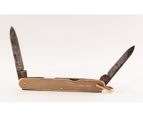 PENKNIFE WITH ENGINE TURNED 9ct GOLD HANDLE AND HANGER, with two steel blades, 3" (7.6cm) long when closed, Birmingham 1929, 