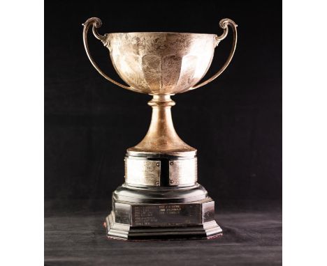 MID 20th CENTURY SILVER TWO HANDLE CROWN GREEN BOWLING TROPHY CUP with scroll handles capped with acanthus leaves inverted tr