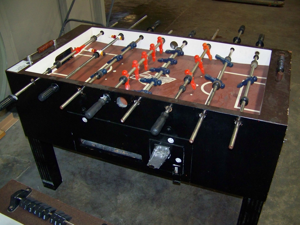 FOOSBALL TABLE DYNAMO BROWN TOP COIN OP. NOTE NEEDS TO BE TUNED UP