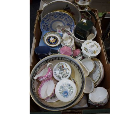 Ceramics - a set of four Royal Crown Derby Caliph pattern plates, 21cm; a pair of Royal Crown Derby cups and saucers; others;