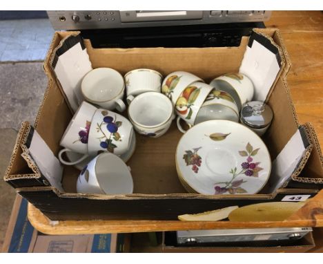 Quantity of Royal Worcester 'Evesham' china