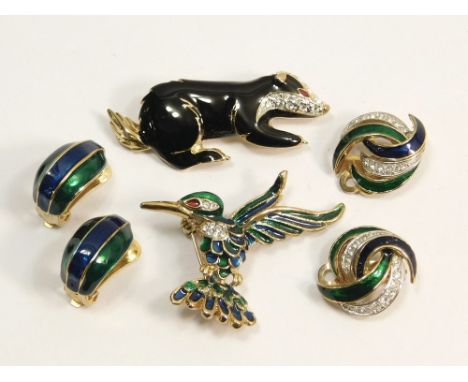 COSTUME JEWELLERY. Two pairs of gold tone & enamel ear clips & two similar brooches set with paste.  Note that all items in t