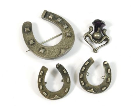 HORSESHOE BROOCHES ETC. A large Victorian engraved horseshoe brooch, two smaller horseshoe brooches (lacking pins) & an Art N