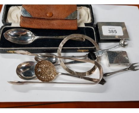 SILVER ITEMS TO INCLUDE MONOGRAMMED SPOON WITH BOX SUGAR NIPS SILVER MOUNTED PURSE ETC