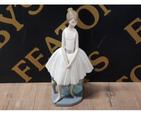 NAO BY LLADRO FIGURE OF A BALLERINA 30CM