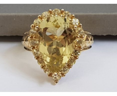 9CT YELLOW GOLD YELLOW PEAR SHAPE CLUSTER RING, 5G SIZE N