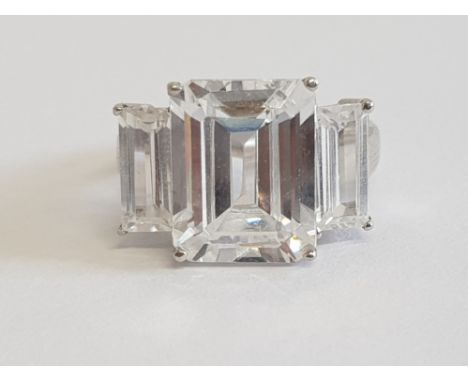 14CT WHITE GOLD CUBIC ZIRCONIA EMERALD CUT 3 STONE RING SIZE M 7.1G