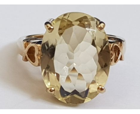 9CT YELLOW GOLD YELLOW SOLITAIRE RING WITH HEART SHOULDERS, 6G SIZE N