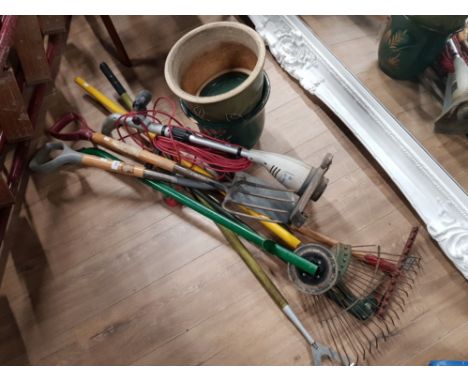 BUNDLE OF GARDEN TOOLS INCLUDES SPADE,STRIMMER AMD RAKE ETC PLUS TO PLANT POTTS