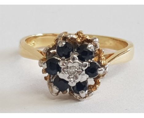 18CT YELLOW GOLD SAPPHIRE AND DIAMOND CLUSTER RING I1/2 2.9G