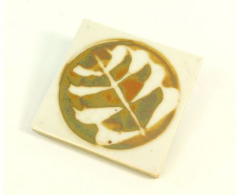 CROWAN POTTERY. A decorated tile. No marks. 10 x 10cm