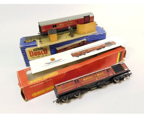 HORNBY MAIL VANS.A Hornby Dublo tinplate OO Royal Mail TPO Mail Van Set & & a Hornby Railways plastic Royal mail coach. Both 