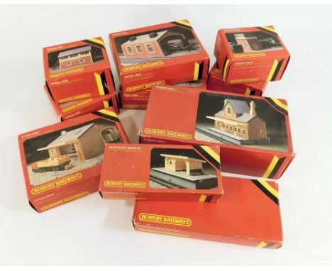 HORNBY OO ACCESSORIES.Ten Hornby Railways plastic trackside buildings: Two signal boxes, two engine sheds, two water towers, 