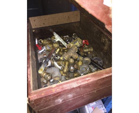 WOOD BOX OF BRASS PIPE FITTINGS