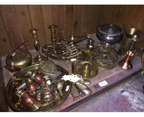 SHELF OF MAINLY BRASSWARE