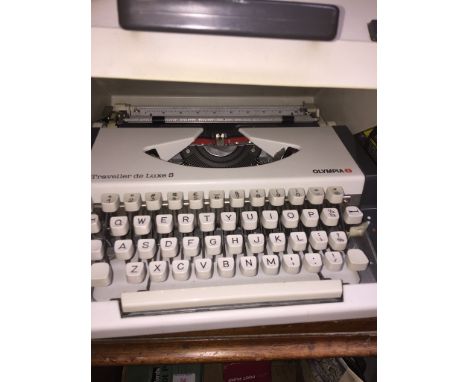 PORTABLE TYPEWRITER