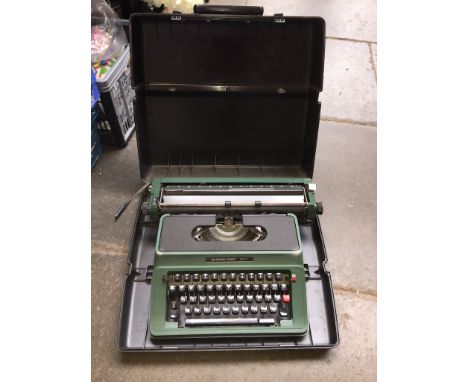 PORTABLE TYPEWRITER