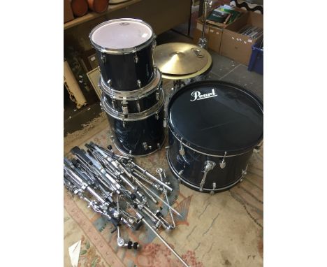 A PEARL DRUM KIT