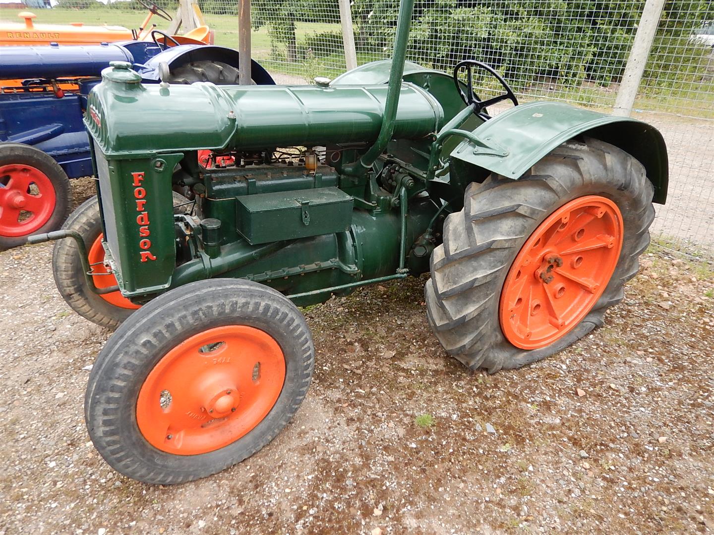 FORDSON Standard N 4cylinder petrol/paraffin TRACTOR Serial No. 855271 ...