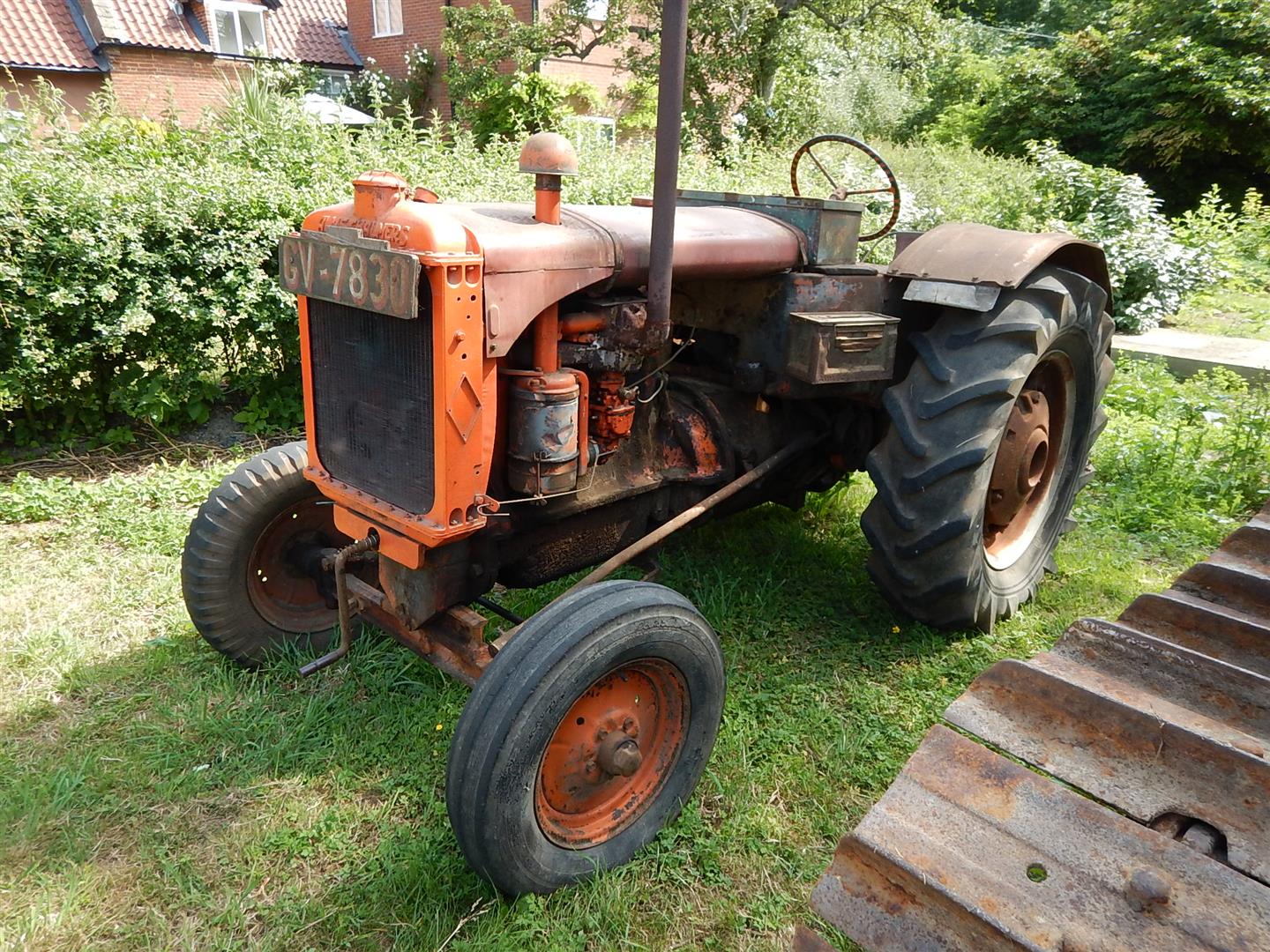 FORD 4100 2wd diesel TRACTOR Vendor is applying for a V5