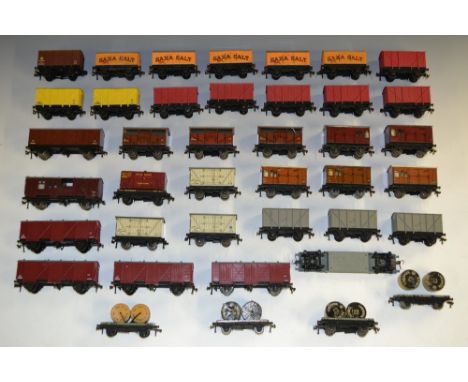 Hornby Dublo Rolling Stock - D1/32060 horse box, 2337;  D1/32065 meat van, S50494;  D1/32068 low sided wagons with cable drum