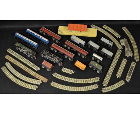 Hornby Dublo - a 4-6-2 Duchess of Montrose locomotive and tender, BR green livery, Rn 46232,  guards van, goods wagons, passe