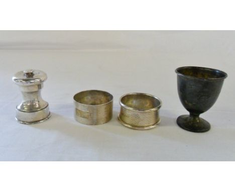 2 silver napkin rings, egg cup & pepper grinder total weight 3,76 oz