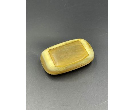 A horn antique snuff box