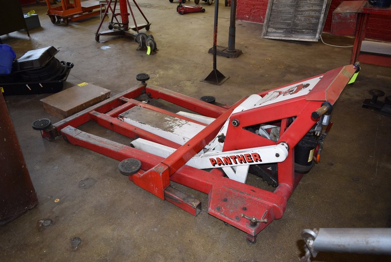 PANTHER 7,600 LB. CAP. (EST) PORTABLE HYDRAULIC CAR LIFT S/N Z103 (1989)