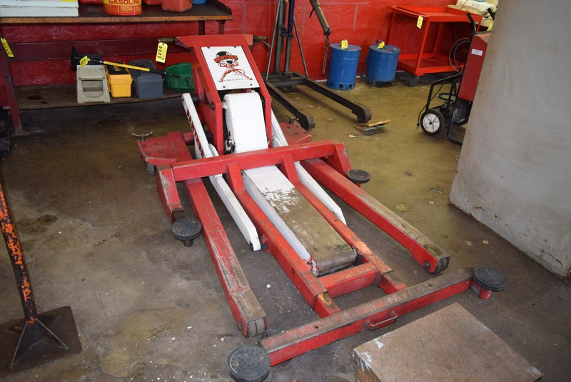 PANTHER 7,600 LB. CAP. (EST) PORTABLE HYDRAULIC CAR LIFT S/N Z103 (1989)