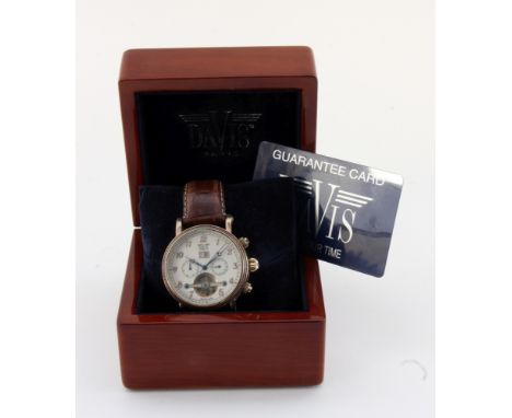 DAVIS HERRENARMBANDUHRParis Chronograph. Automatic-Werk mit sichtbarer Unruhe und verglaster Rückseite. Mit Garantiekarte in 