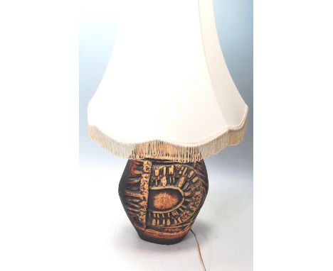A retro 20th Tremaen Pottery, Newlyn, large abstract lamp, Bowjey design with dark brown and light cream colourway and a whit