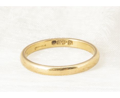 A 22ct gold D shaped wedding band, ring size M, 2.29mm wide, 2.6g 